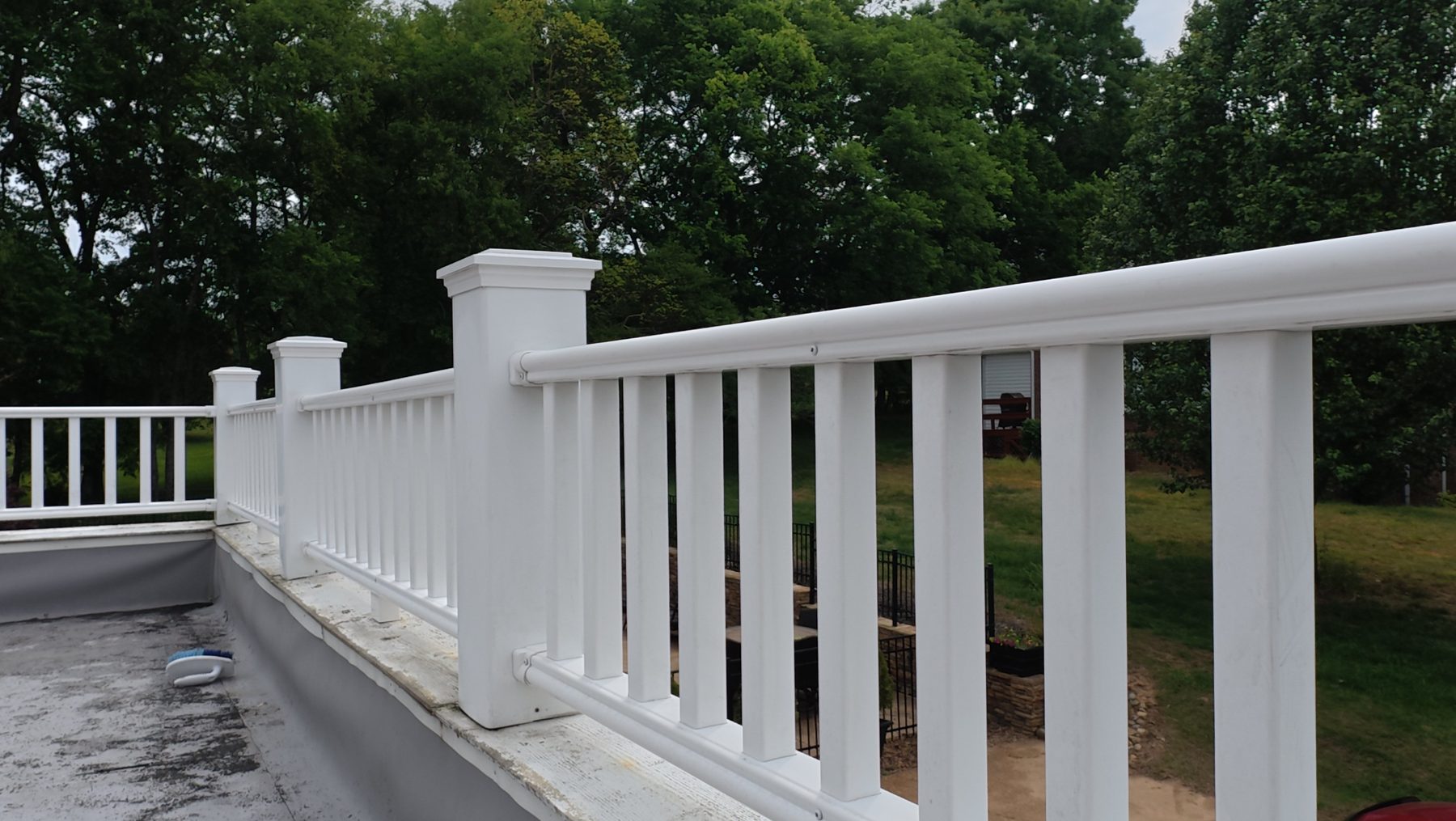 Deck railing spotless white after Rapid Wash soft washing